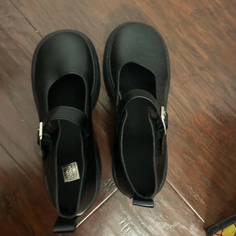 Black Platform Mary Jane Shoes - Picture 2 of 5